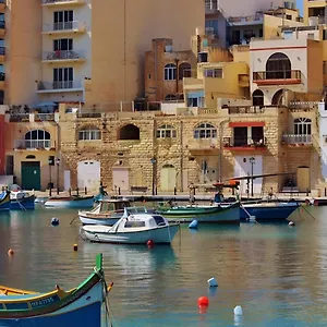 Hostel Bookarest Malta, San Ġiljan